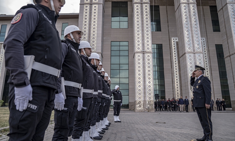 Kritik Açıklama: İl Emniyet Müdürü Onur Karaburun, yeni görevine Erzurum'da törenle uğurlandı ve Merak Edilenl