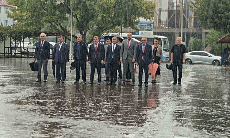 Kritik Açıklama: İlköğretim Haftası kutlamalarına şiddetli yağış engel olamadı: Gelişmeler Takip Ediliyor