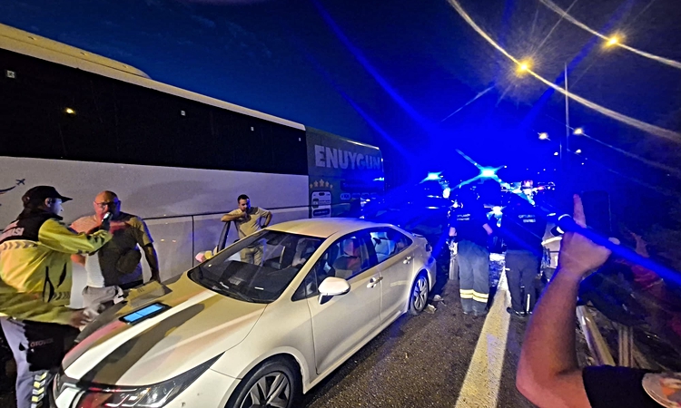 Kritik Açıklama: İstanbul-İzmir Otoyolu'nda zincirleme kaza: 11 yaralı: Gelişmeler Takip Ediliyor