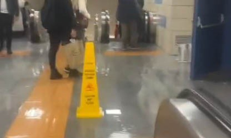 Kritik Açıklama: İstanbul'da sağanak, Hacıosman metro istasyonunu su altında bıraktı