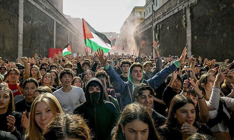 Kritik Açıklama: İtalya'da USB sendikası hayat pahalılığına karşı 50'den fazla ilde genel greve gitti