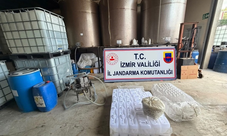 Kritik Açıklama: İzmir Bornova'da kaçak alkol operasyonunda 21 bin 20 litre etil alkol ele geçirildi - Son Dak