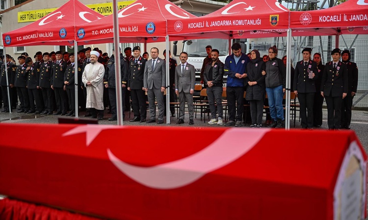 Kritik Açıklama: Jandarma Astsubay Kıdemli Başçavuş İbrahim Ay Kocaeli'de son yolculuğuna uğurlandı: Gelişmele