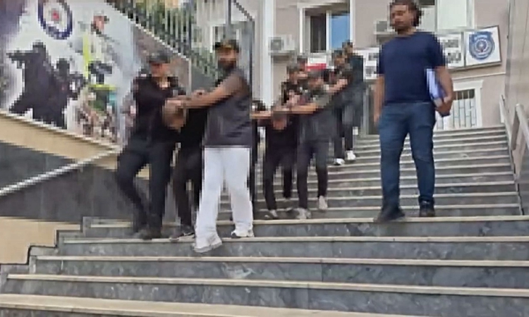 Kritik Açıklama: Kağıthane'de yakılan 3 servis aracı soruşturmasında 9 şüpheli hakkında tutuklama kararı veril