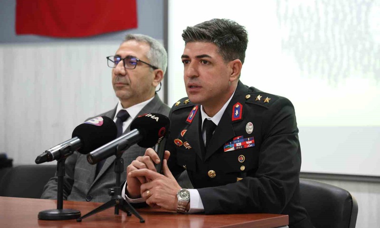 Kritik Açıklama: Kahramanlık buluşmasında sözün bittiği an: Gazi üsteğmenden şehit babasına büyük hürmet