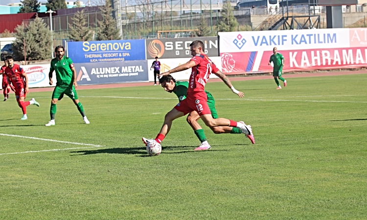 Kritik Açıklama: Kahramanmaraş İstiklalspor, 10 kişi kaldığı maçta Sakaryaspor'a 3-1 yenildi: Gelişmeler Takip