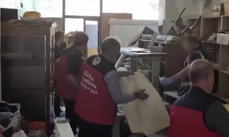 Kritik Açıklama: Kahramanmaraş'ta Gıda Güvenliği-1 kapsamında 42 bin pul biber etiketi ele geçirildi | İşte Tü