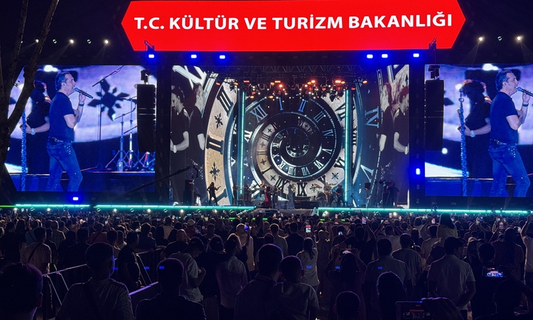Kritik Açıklama: Kahramanmaraş'ta Kültür Yolu Festivali'nde Kıraç sahne aldı - Son Dakika Bilgileri