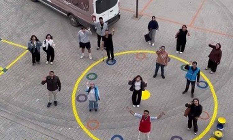 Kritik Açıklama: Kahramanmaraş'ta üniversiteliler Karşıyaka İlköğretim Okulu'nun duvarlarını boyadı: Gelişmele