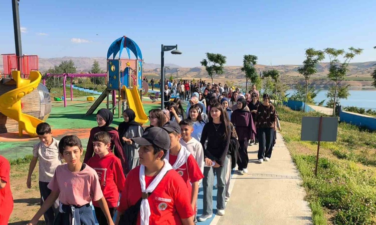 Kritik Açıklama: Kahta'da 160 kişi sağlıklı yaşam için 4 kilometre doğa yürüyüşü yaptı - Son Dakika Bilgileri