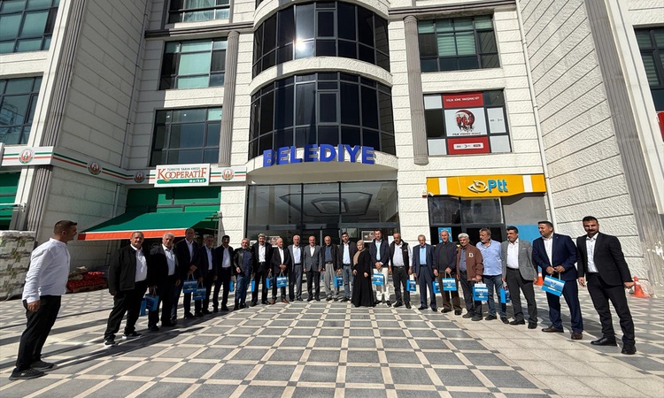 Kritik Açıklama: Kale Belediye Başkanı Özbay, Muhtarlar Günü'nde muhtarlara plaket verdi
