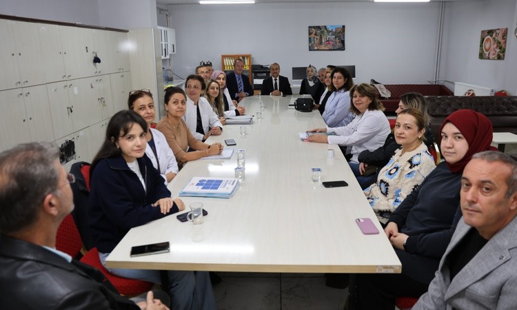 Kritik Açıklama: Karabük İl Milli Eğitim Müdürü Akbaş, öğretmenlerle istişarede bulundu