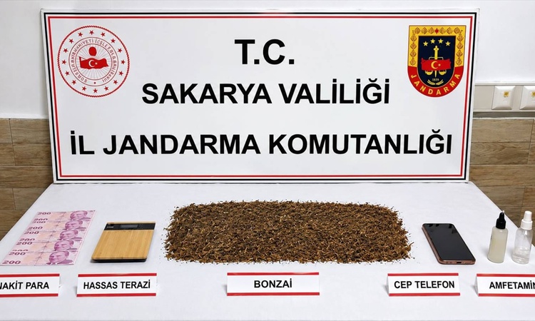 Kritik Açıklama: Karasu'da 3 şüpheli hakkında tutuklama kararı verildi, 1 kilo 487 gram uyuşturucu ele geçiril