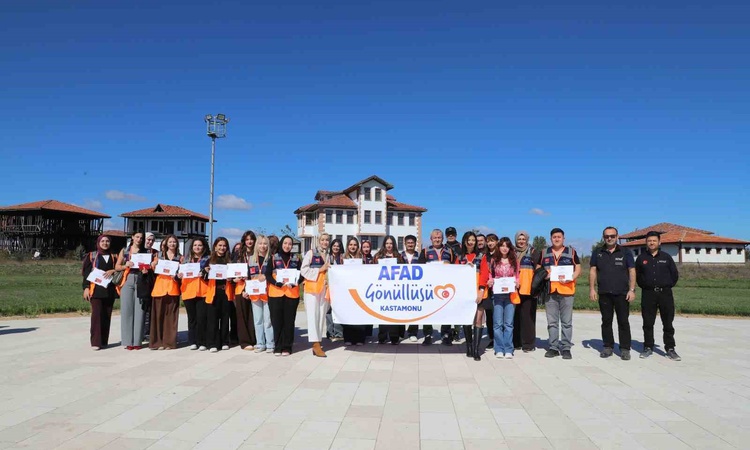 Kritik Açıklama: Kastamonu'da eğitimlerini tamamlayan 38 gönüllü destek AFAD gönüllüsü kimliği aldı ve Merak E