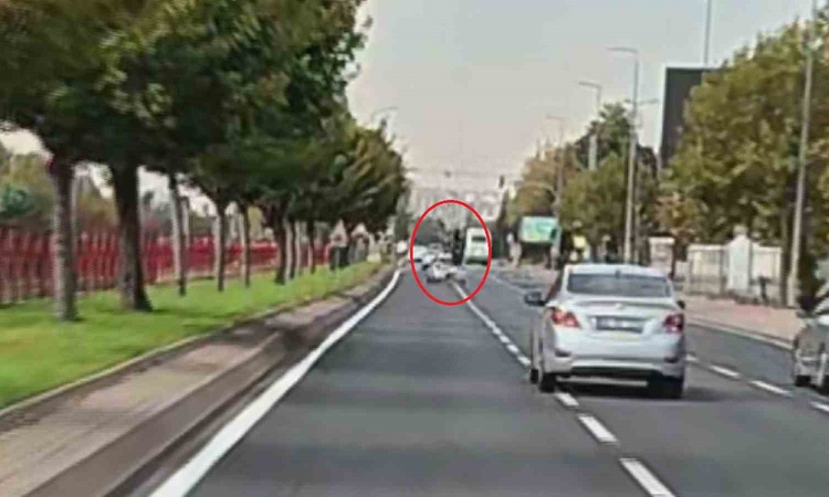 Kritik Açıklama: Kayseri Melikgazi'de motosiklet sürücüsü otomobille çarpışıp yaralandı - Son Dakika Bilgileri