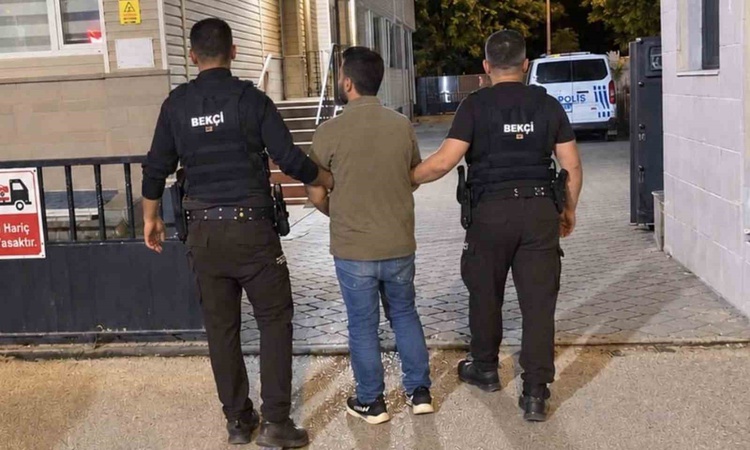 Kritik Açıklama: Kırıkkale'de hırsızlıktan 6 yıl hapis cezası olan hükümlü araç içinde yakalandı