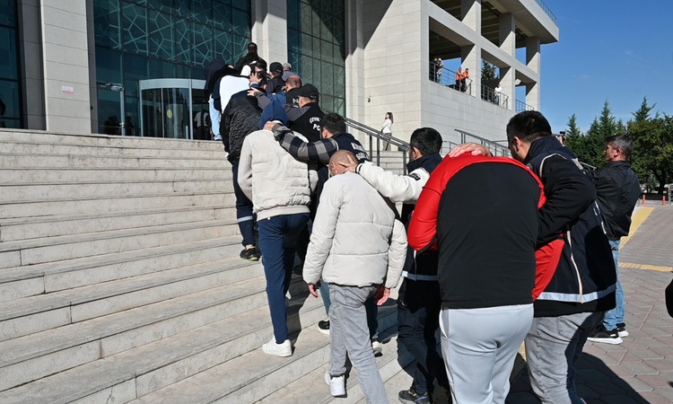 Kritik Açıklama: Kırıkkale'de uyuşturucu ve fuhuş operasyonunda 23 şüpheliden 2'si hakkında tutuklama kararı v