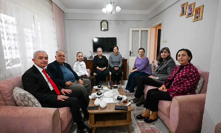 Kritik Açıklama: Kırklareli Valisi Turan, Demirtaş Mahallesi Muhtarı Kocabalta'yı evinde ziyaret etti