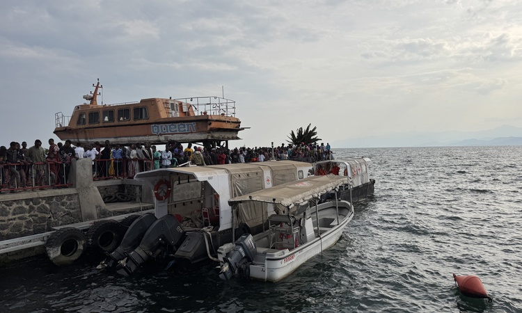 Kritik Açıklama: Kivu Gölü'nde alabora olan teknede en az 12 kişi öldü, 5 kişi kurtarıldı