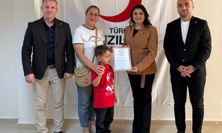 Kritik Açıklama: Kızılay Tunceli'de 20'nin üzerinde düzenli kan bağışçısına madalya takdim etti