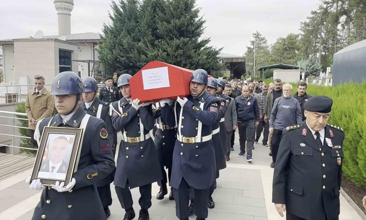 Kritik Açıklama: Kocaeli'de kalp krizi geçiren Astsubay Başçavuş İbrahim Ay, Aksaray'da defnedildi ve Merak Ed