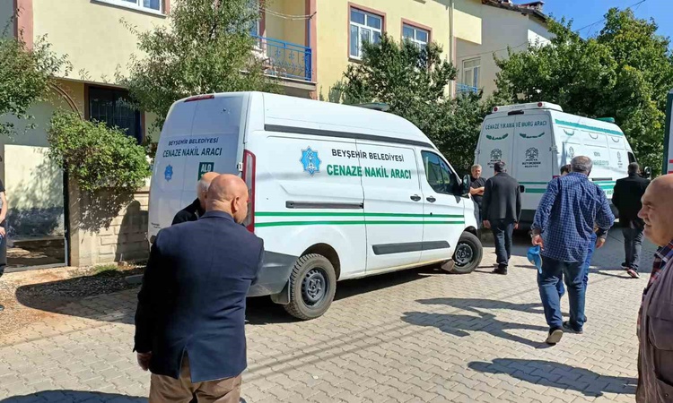 Kritik Açıklama: Konya Hüyük'te kazada ölen Aydoğdu ailesinden 3 kişi İmrenler'de defnedildi