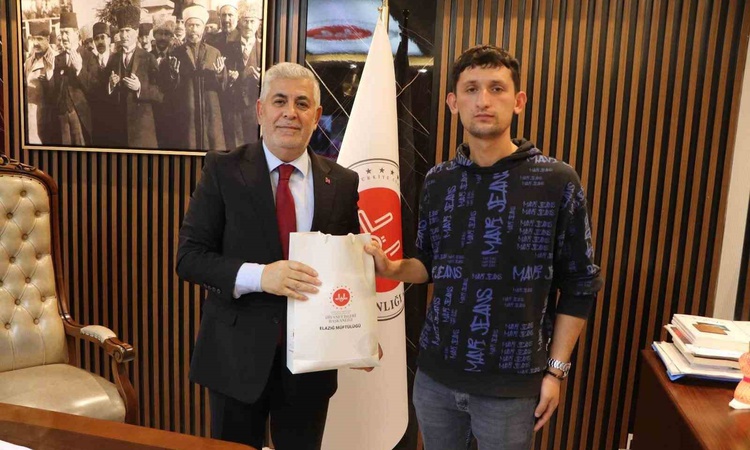 Kritik Açıklama: KPSS için simit tezgahına not bırakan Sertkaya, Elazığ İl Müftüsü Bingöl ile görüştü - Son Da
