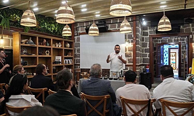 Kritik Açıklama: Kültür Yolu Festivali'nde Afrika kahveleri Mehmet Yalçınkaya ev sahipliğinde sunuldu: Gelişme