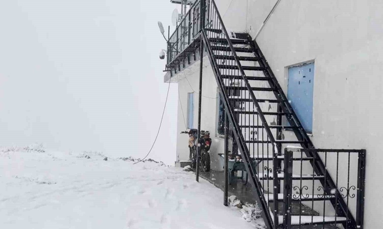 Kritik Açıklama: Kütahya Gediz'de 2 bin 120 rakımlı Akdağ Yaylası mevsimin ilk karıyla beyaza büründü - Son Da