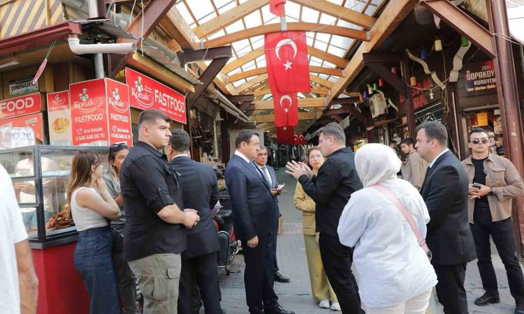 Kritik Açıklama: Kütahya Valisi Musa Işın, Sokak Sağlıklaştırma Projesi alanında incelemelerde bulundu: Gelişm