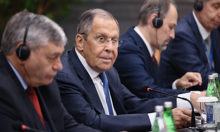Kritik Açıklama: Lavrov, Bakü'de Wang ile ABD ilişkileri, Ukrayna ve İran'ı ele aldı ve Merak Edilenler