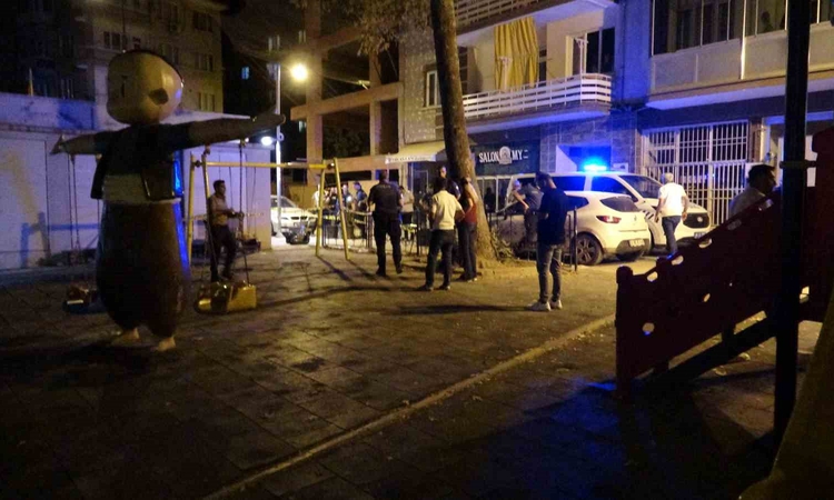Kritik Açıklama: Malatya Battalgazi'de husumetlilerin tartışmasında 1 kişi bacağından vuruldu ve Merak Edilenl