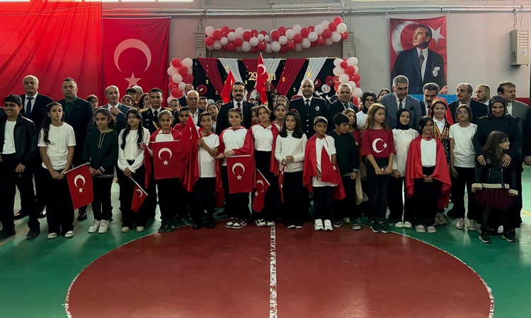 Kritik Açıklama: Malatya'nın ilçelerinde Cumhuriyet Bayramı 103. yıl coşkusuyla kutlandı | İşte Tüm Ayrıntılar