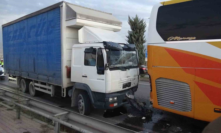 Kritik Açıklama: Malatya'da yolcu otobüsüne kamyon çarptı, kazada yaralanan olmadı | İşte Tüm Ayrıntılar