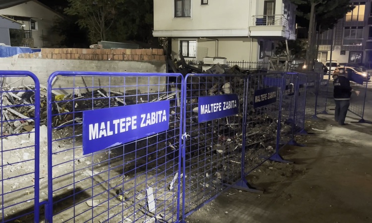 Kritik Açıklama: Maltepe'de ilk 3 katı çöken binanın enkazı kaldırıldı, 5 kişi yaşamını yitirdi | İşte Tüm Ayr