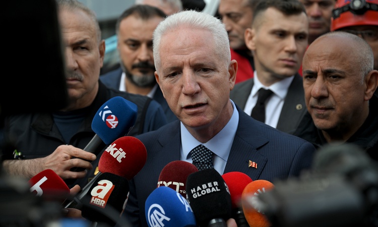 Kritik Açıklama: Maltepe'de kısmi çöken binada 2 kişi öldü, 3 kişi için kurtarma sürüyor