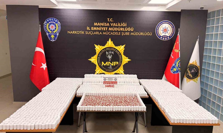Kritik Açıklama: Manisa'da düzenlenen operasyonda araçta 225 bin 960 sentetik ecza hapı ele geçirildi: Gelişme