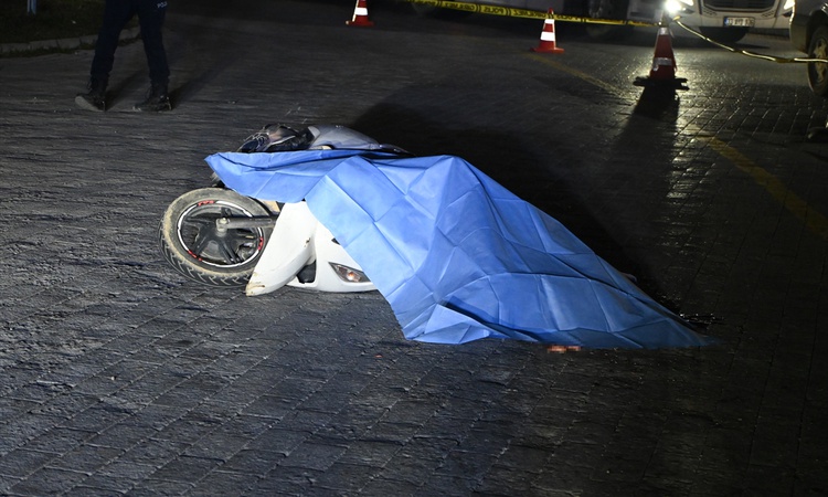 Kritik Açıklama: Manisa Turgutlu'da tırla çarpışan 35 yaşındaki motosiklet sürücüsü yaşamını yitirdi - Son Dak