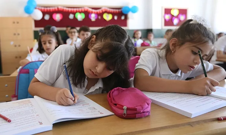Kritik Açıklama: MEB'den okula yeni başlayan çocuklar için velilere izin