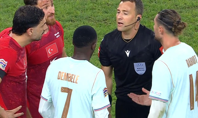 Kritik Açıklama: Merih Demiral'dan kırmızı kart tepkisi: Hakemle arasında geçen konuşmayı tüm detaylarıyla pay