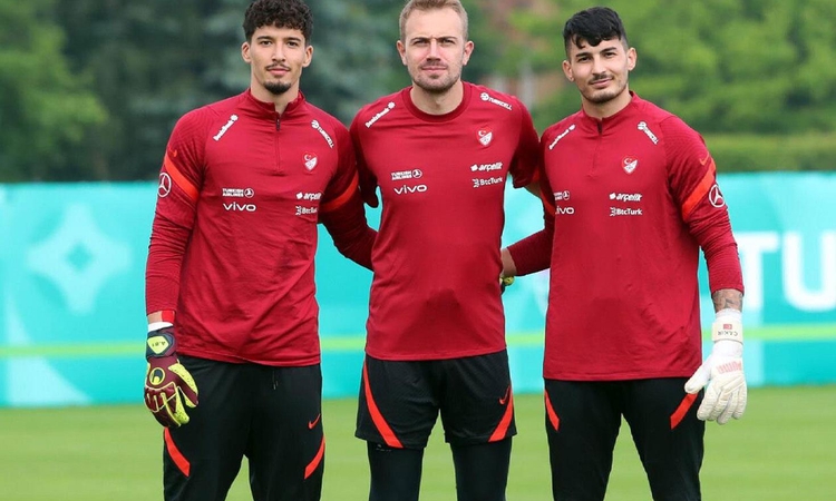 Kritik Açıklama: Mert Günok'un A Milli Takım'ı bırakma nedeni gözler önüne serildi! Montella detayı bomba | İş