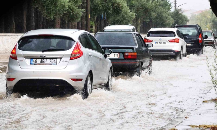 Kritik Açıklama: Meteoroloji, Muğla'nın iç kesimleri için Pazar günü kuvvetli yağış uyarısı yaptı
