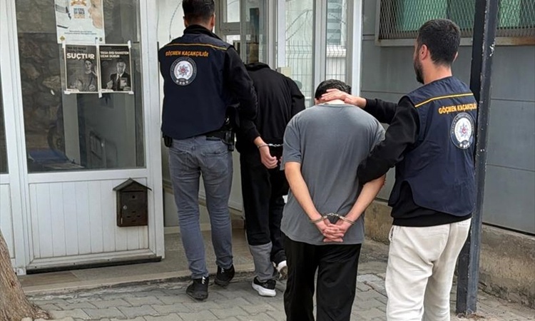 Kritik Açıklama: Muğla Datça'da prefabrik eve düzenlenen operasyonda 2 firari hükümlü yakalandı ve Merak Edile