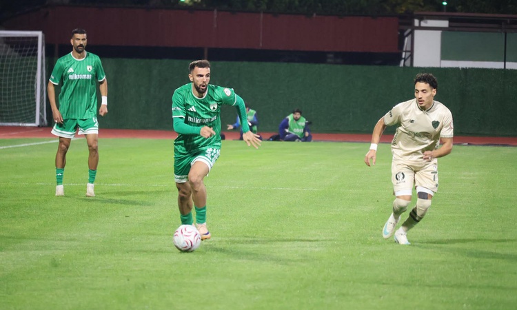 Kritik Açıklama: Muğlaspor evinde Bursaspor'a 3-0 yenilerek 8 haftalık namağlup serisini bitirdi ve Merak Edil