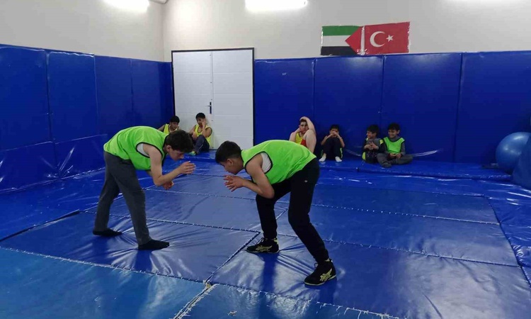 Kritik Açıklama: Muş Hasköy'de GSB güreş kursunda genç sporcular yoğun katılımla çalışıyor - Son Dakika Bilgil