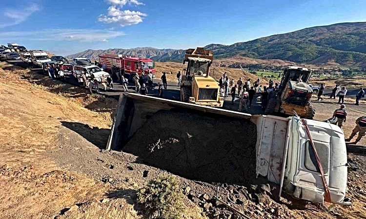 Kritik Açıklama: Muş’ta kamyon devrildi: 1 ölü, 1 yaralı - Son Dakika Bilgileri