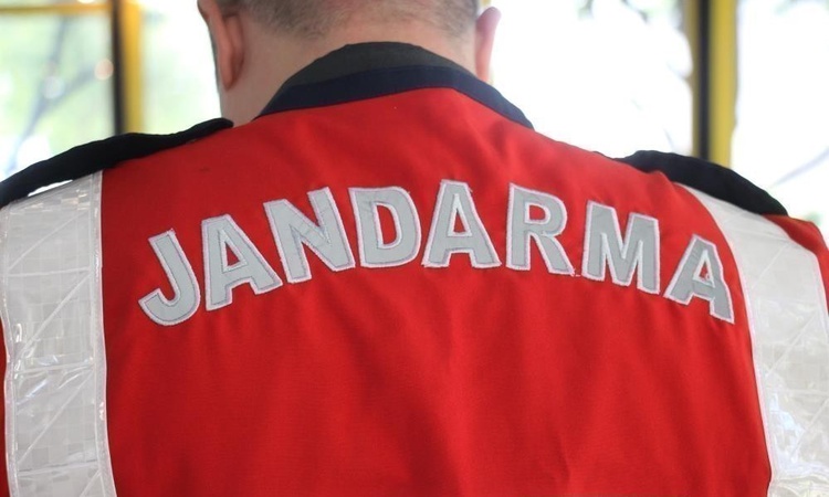 Kritik Açıklama: Nazilli'de uyuşturucudan 15 yıl hapis cezalı hükümlü jandarma devriyesinde yakalandı ve Merak