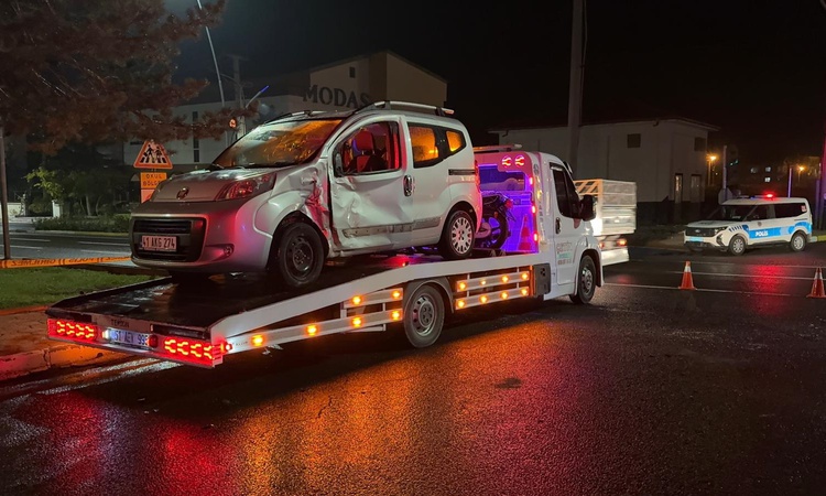 Kritik Açıklama: Niğde Bor'da kazada ölen Özcü kardeşler Altunhisar'da toprağa verildi ve Merak Edilenler