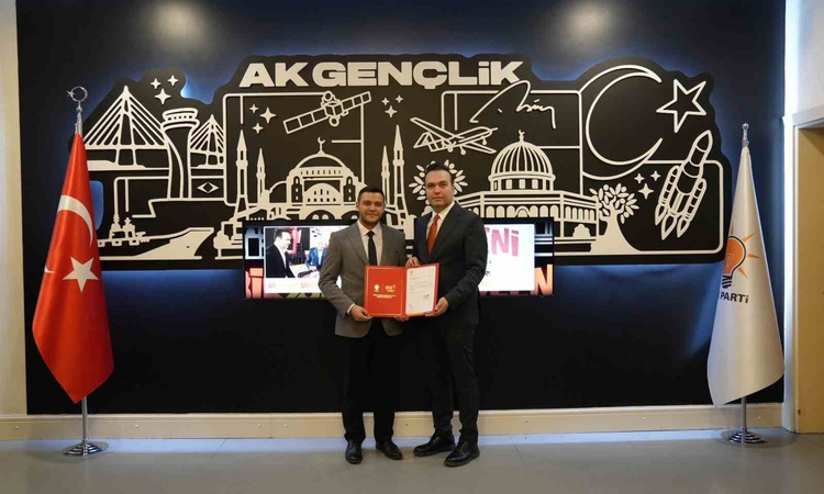 Kritik Açıklama: Oğuzhan İnce, AK Parti Kütahya İl Gençlik Kolları başkanı oldu. - Son Dakika Bilgileri