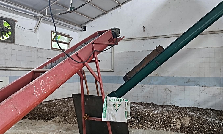 Kritik Açıklama: Onaysız işletmede bulunan 3 ton et-kemik unu Sakarya Arifiye'de imha edildi ve Merak Edilenle